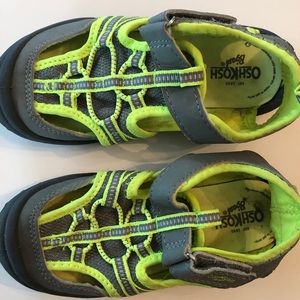 Size 11 OshKosh water shoes